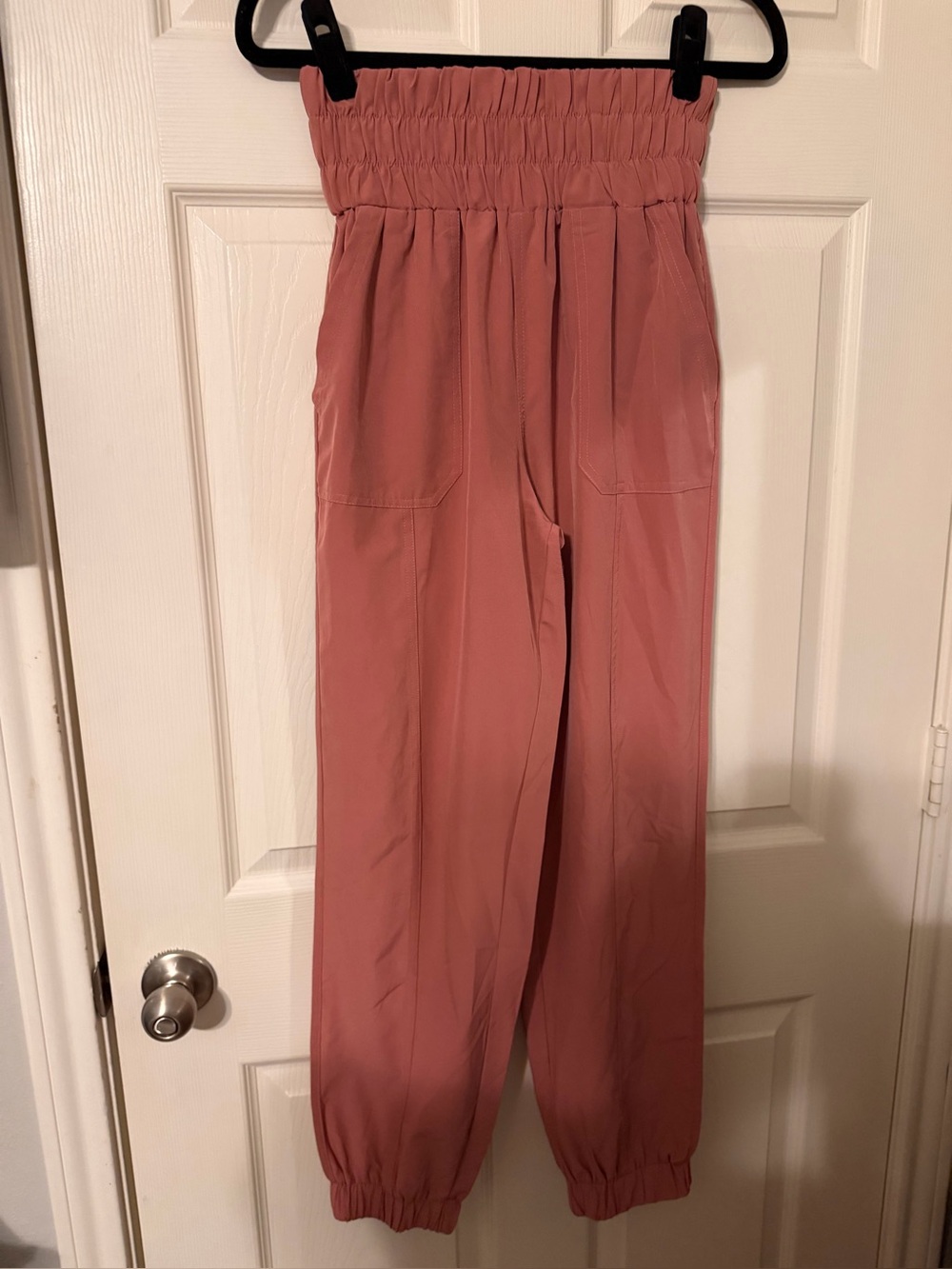 Woman’s  high waisted jogger pants nwot size medium